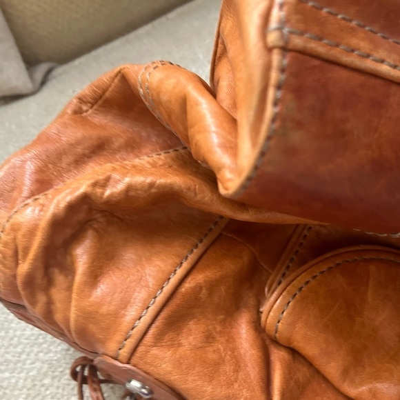 Fossil Distressed Leather Large Shoulder Bag Key Charm - Picture 12 of 14